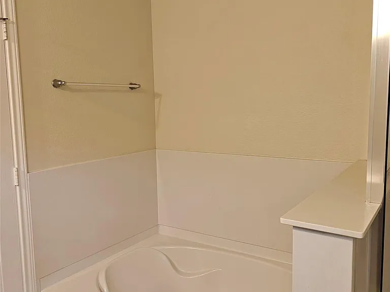 5610 Hopkins Dr — Photo 12