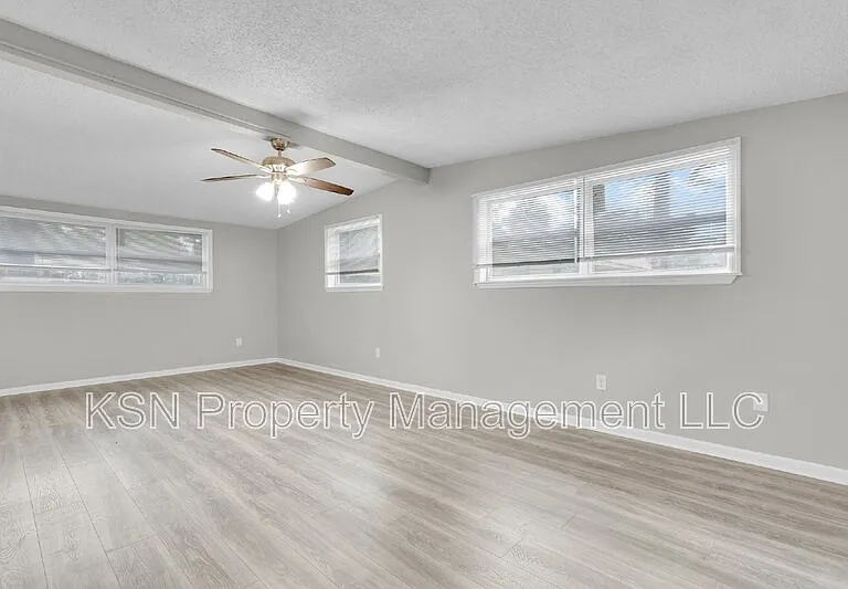 117 Windsor Rd — Photo 21