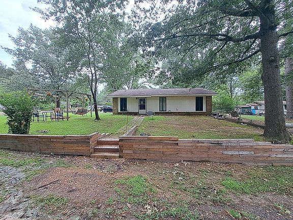 4th image of 2201 Circle Dr