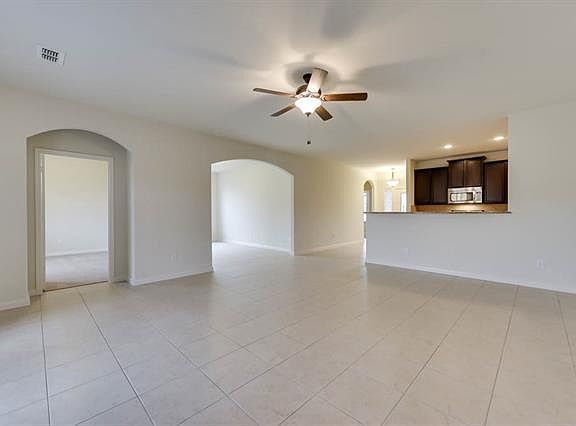 5th image of 425 Winchester Dr
