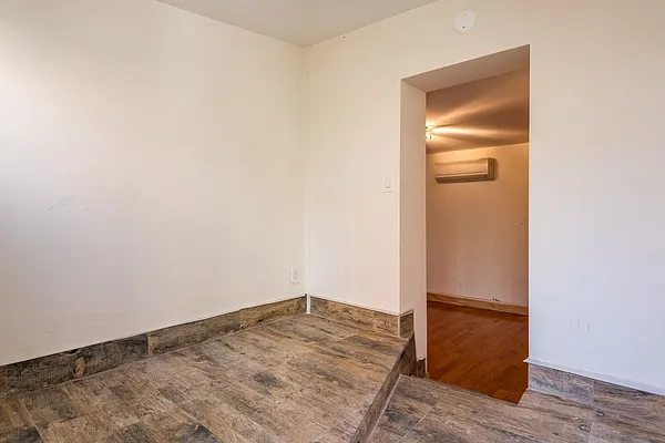 Rented by Nooklyn NYC LLC | media 42