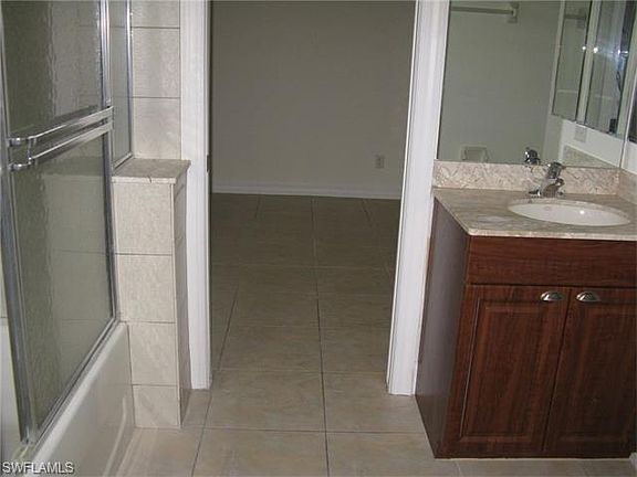 4th image of 2435 NW 22nd St