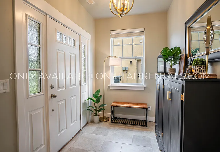 1777 W Yarrow Dr — Photo 7