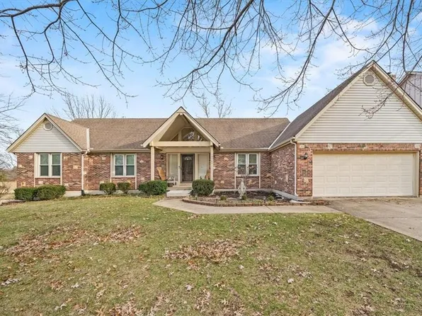 15727 W Beckett Ln, Olathe, KS 66062
