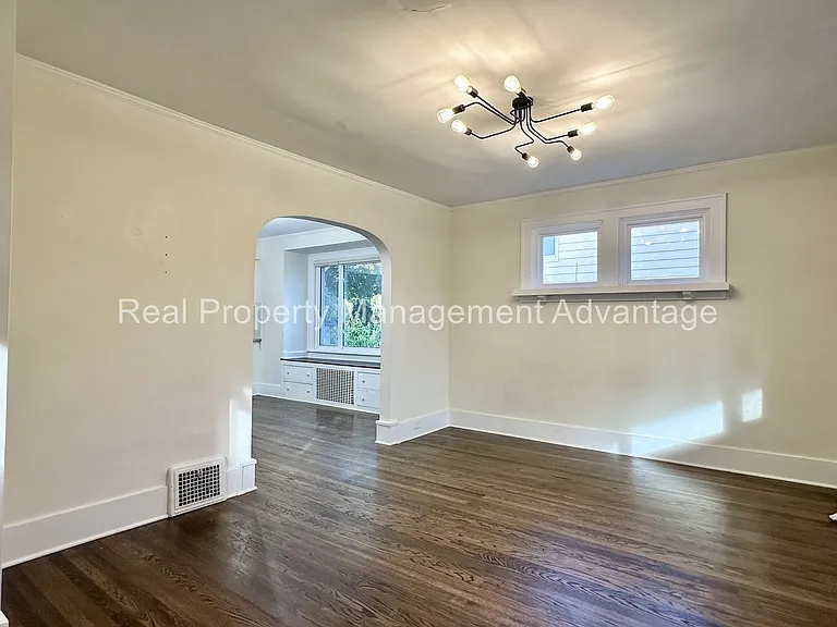 310 W Hazelhurst St — Photo 5