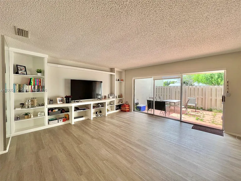 8114 SW 81st Ter — Photo 4