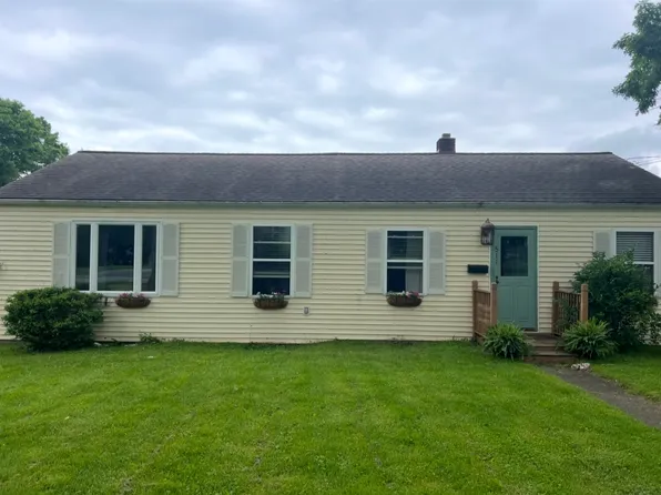 511 2nd St, Fenton, MI 48430