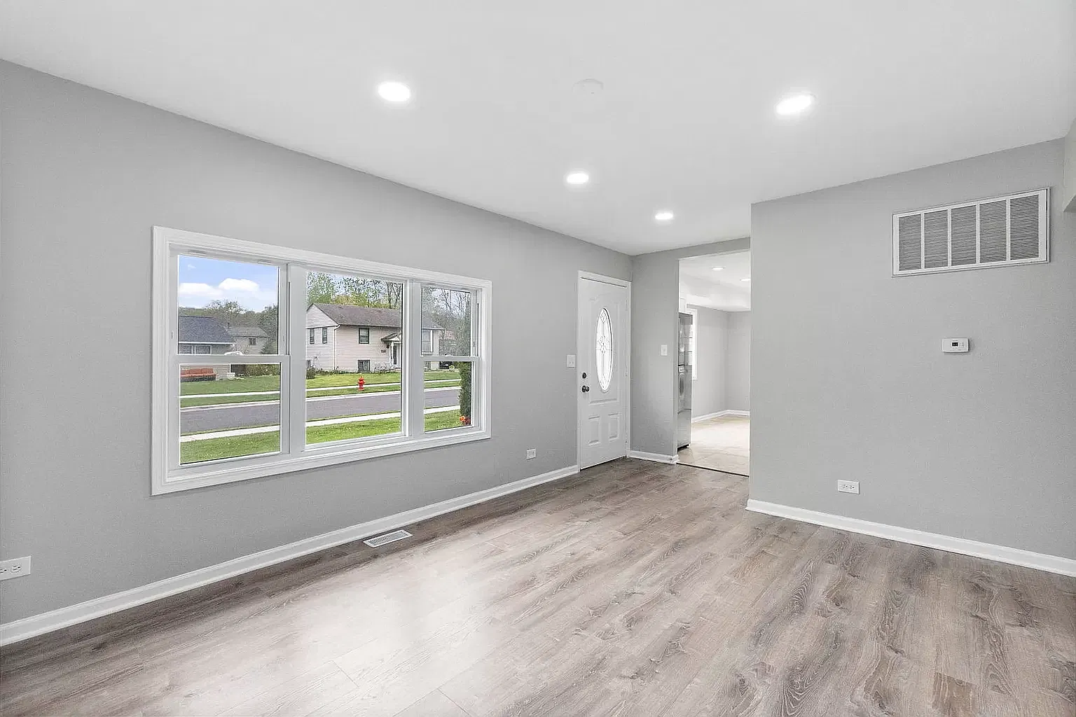 3 bed, 909 sqft, $2,495 — Photo 4