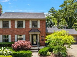 1013 Kensington Ave, Grosse Pointe, MI 48230