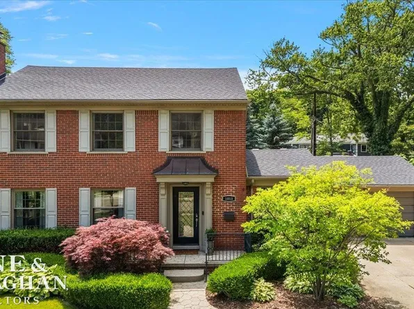 1013 Kensington Ave, Grosse Pointe, MI 48230