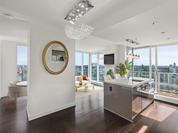 777 Richards St #3511, Vancouver, BC V6B 0M6