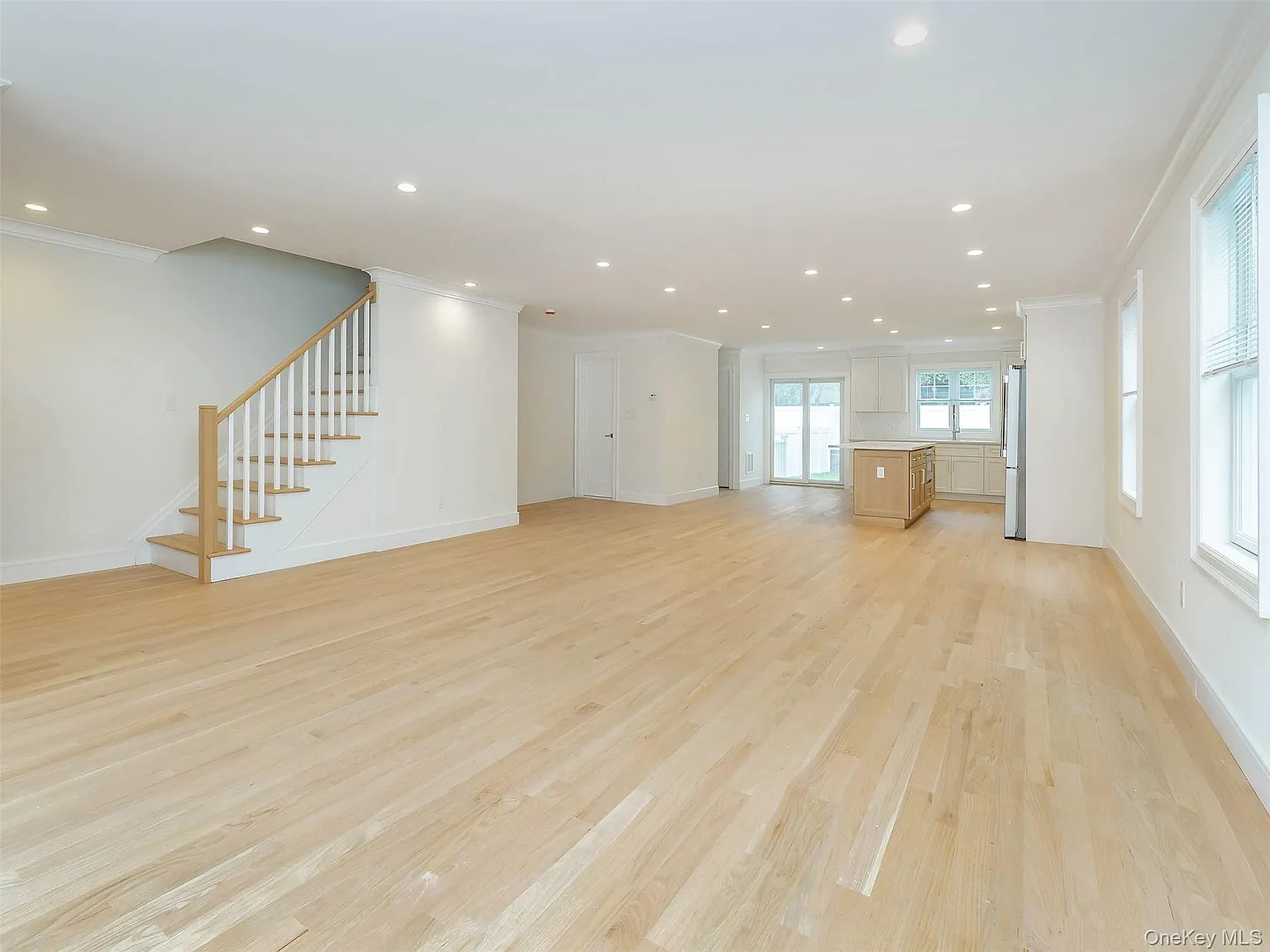 4 bed, 3.5 bath, 2000 sqft, $8,500 — Photo 4