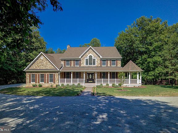 3rd image of 813 Blacks Hill Rd
