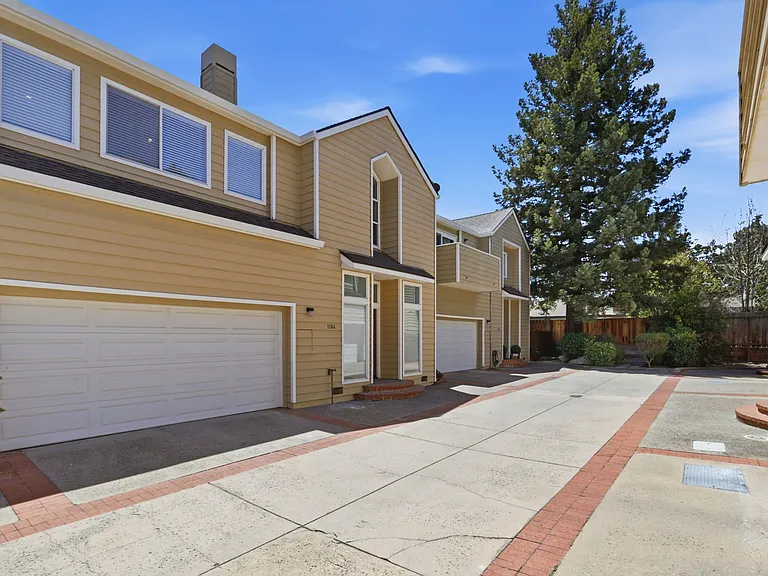 1104 Lautrec Ter — Photo 30