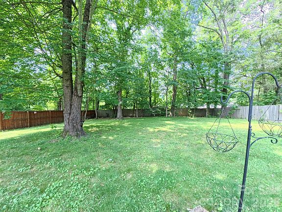 5th image of 101 Tail Feather Ln
