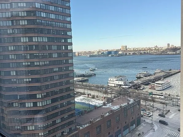 635 W 42nd St APT 14A, New York, NY 10036