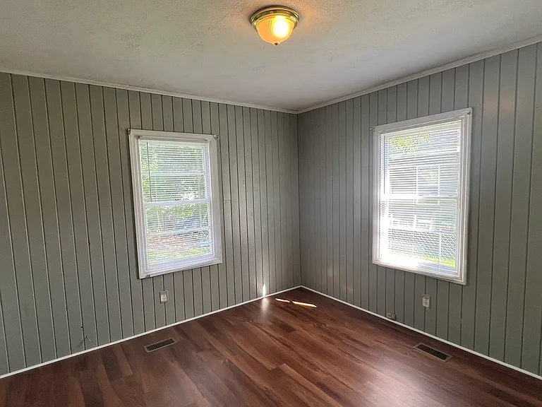 1010 Lynch St — Photo 12