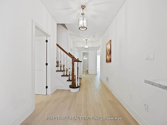 2nd image of 42 Cotswold Cres