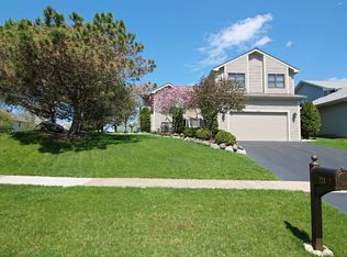 324 Carl Sands Dr, Cary, IL 60013