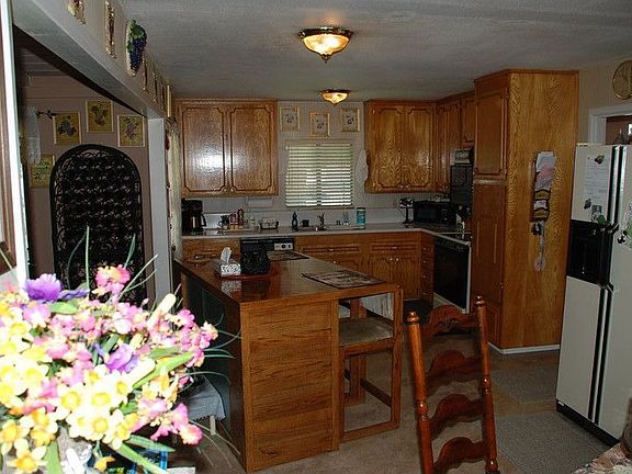 5th image of 951 Vicar Ln