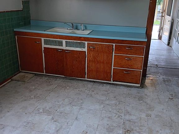 4th image of 223 Ideal St