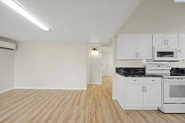 706 Willard Ave — Photo 7
