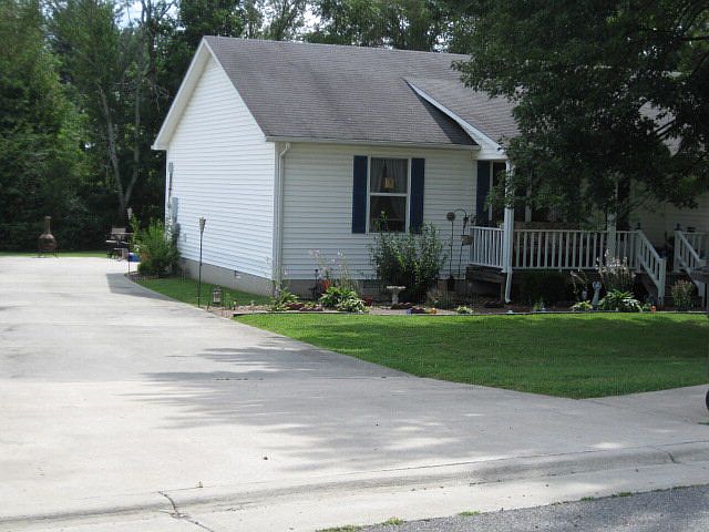 2nd image of 215 Cooper Rd