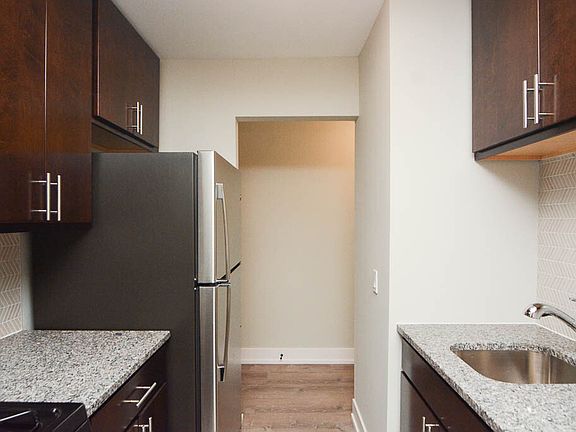 2nd image of 530 W Surf St #D102