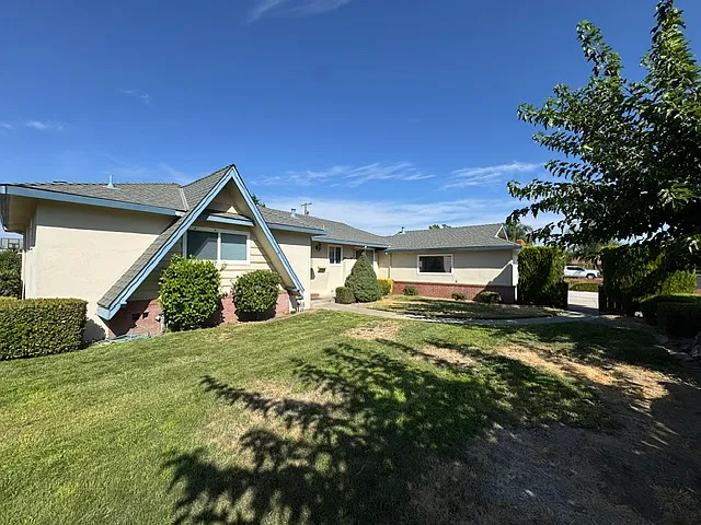 3 bed, 1419 sqft, $2,500 — Photo 2