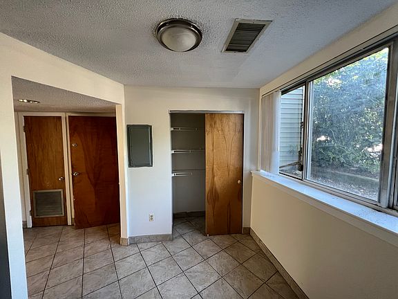 5th image of 142 N Beacon St APT A2