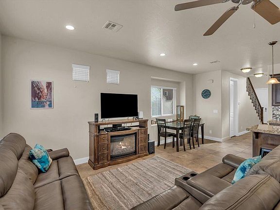 4th image of 4165 E Torrey Pines Dr