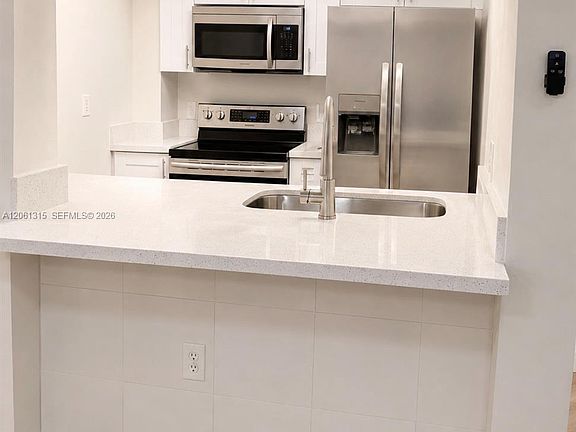 4th image of 102 SW 6th Ave APT 507