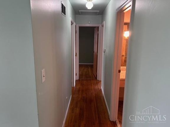 4th image of 10556 Gloria Ave