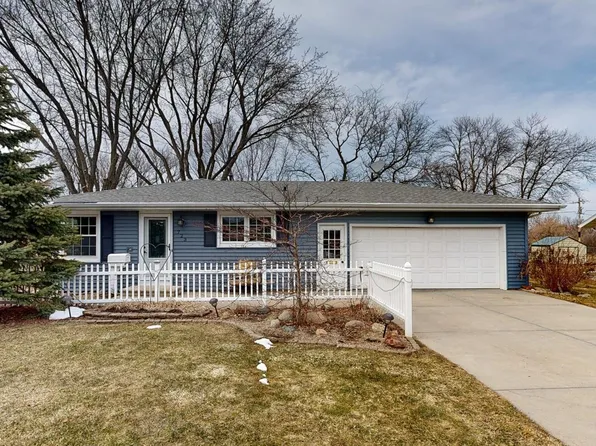 723 Reichel Cir NE, Stewartville, MN 55976