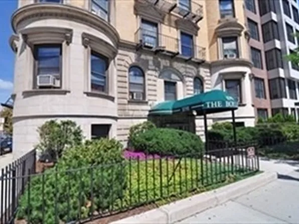 1091 Boylston St, Boston, MA