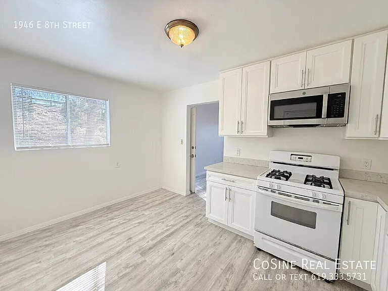 1946 E 8th St — Photo 7