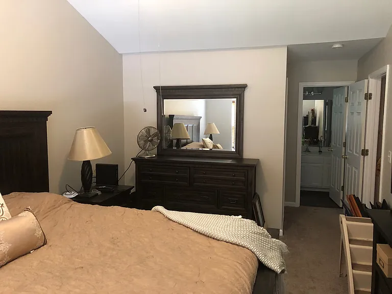 Merlot Master bedroom1_08272019