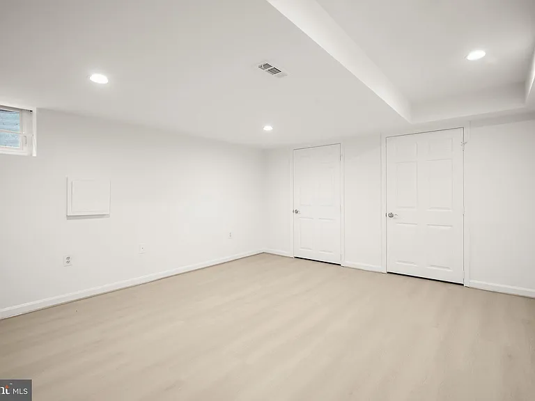 7109 Radnor Rd — Photo 34