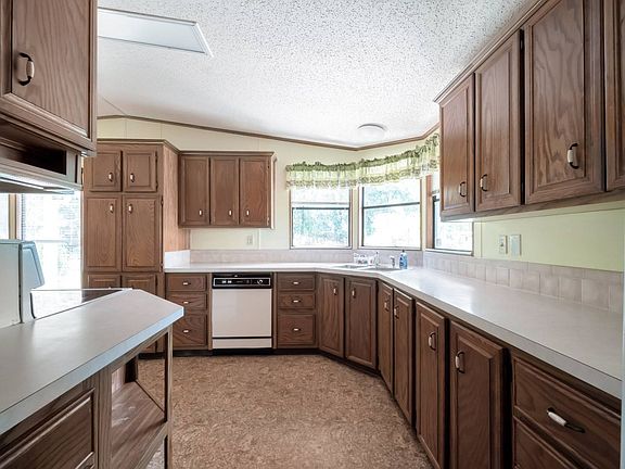 3rd image of 529 Leaf Cir