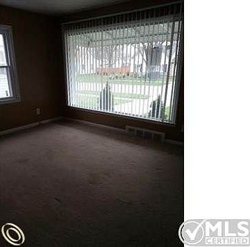 LIVING ROOM.jpg