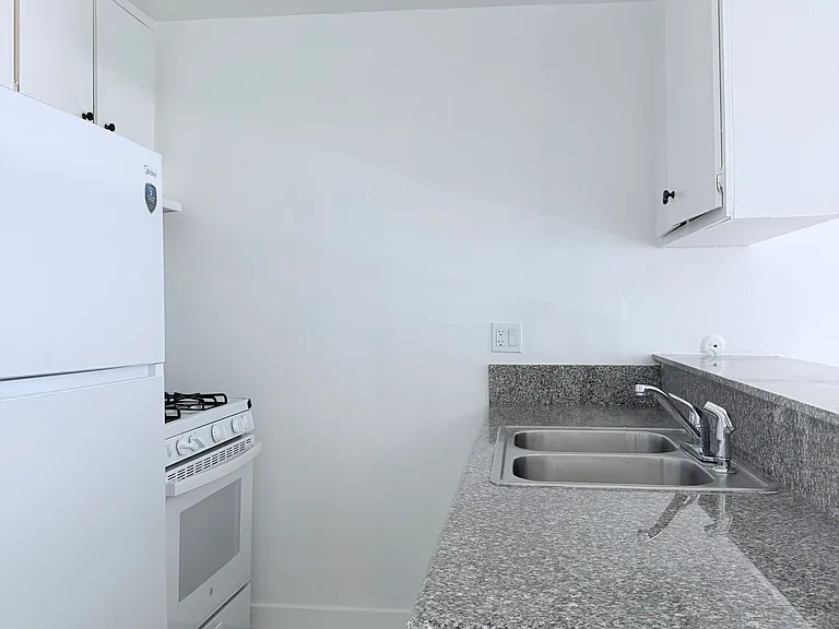3760 Dufresne Ct #19 — Photo 8