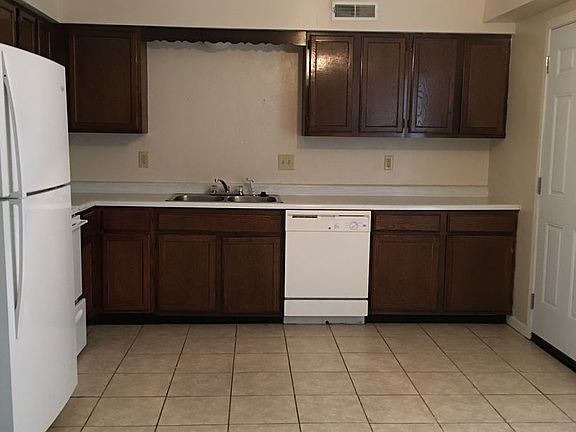 3rd image of 138 Brick Ln APT 2