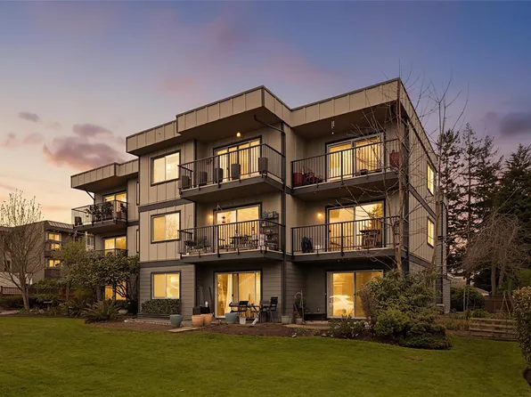 2427 Amherst Ave #304, Sidney, BC V8L 2H1