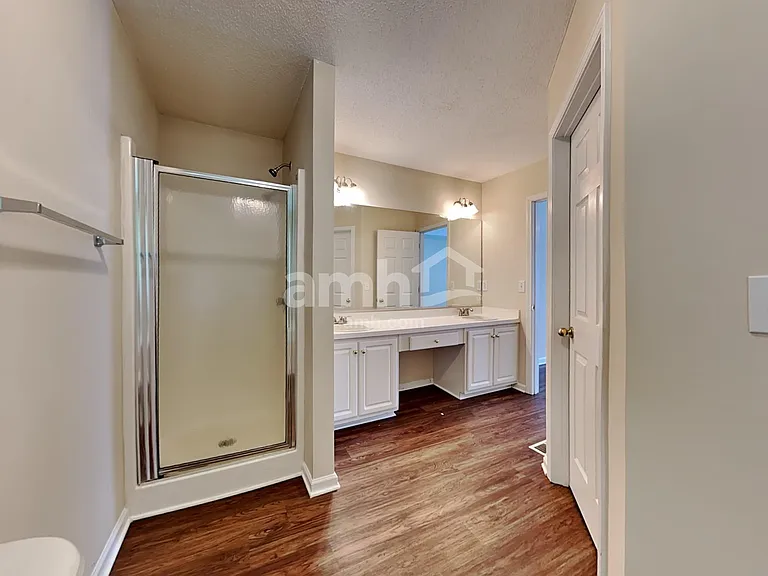 5745 Newnan Cir — Photo 11