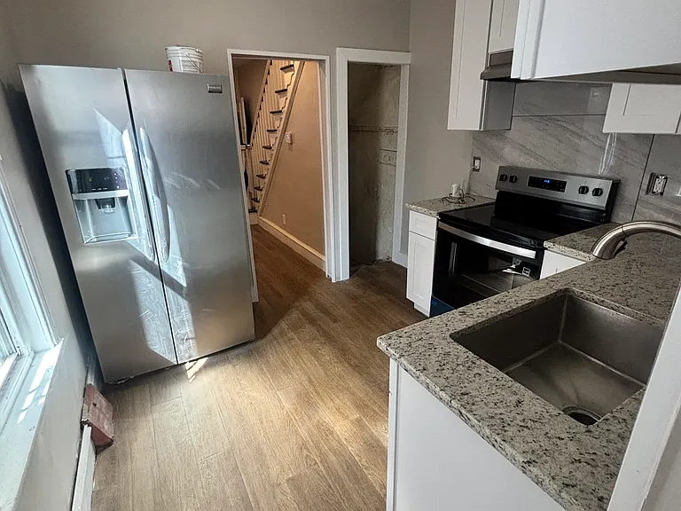 140 E Sterner St — Photo 2