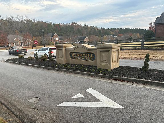 3rd image of 824 Windmill Crossing