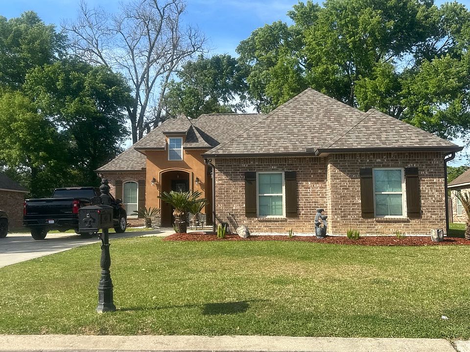 1st image of 212 Hidden Ridge Dr