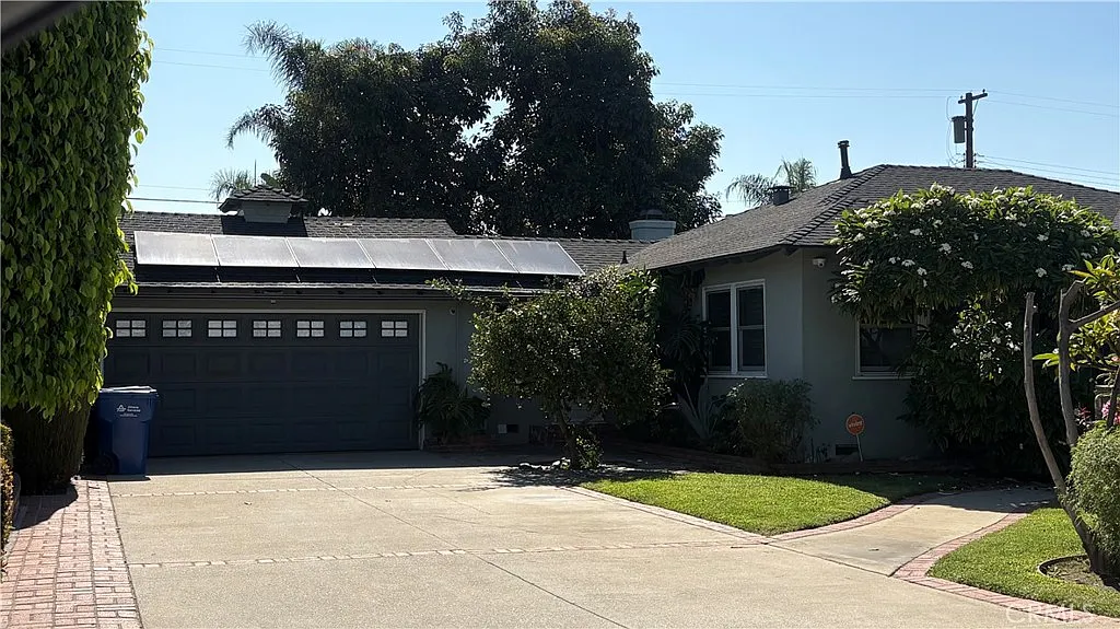 3 bed, 2219 sqft, $4,950 — Photo 1