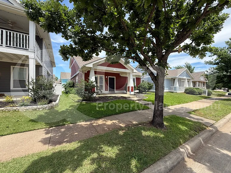 10301 Waterbury Dr — Photo 2