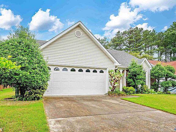 4th image of 144 Hollington Dr NE